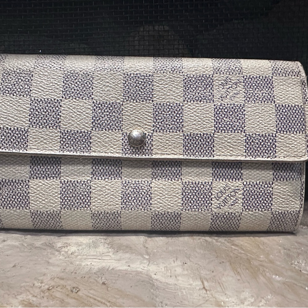 Authenticated Louis Vuitton Damier Azur Wallet